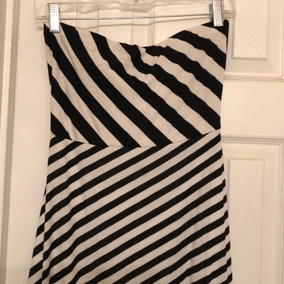 Charlotte Russe Women’s Block Maxi Dress - Picture 2 of 3